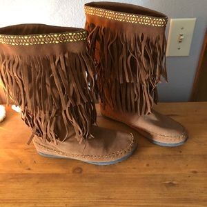 Fringe boots